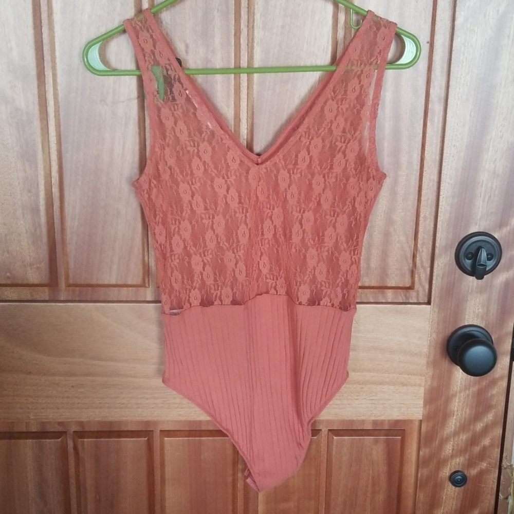 Heart & Hips V-Neck Bodysuit sz M - Picture 2 of 8
